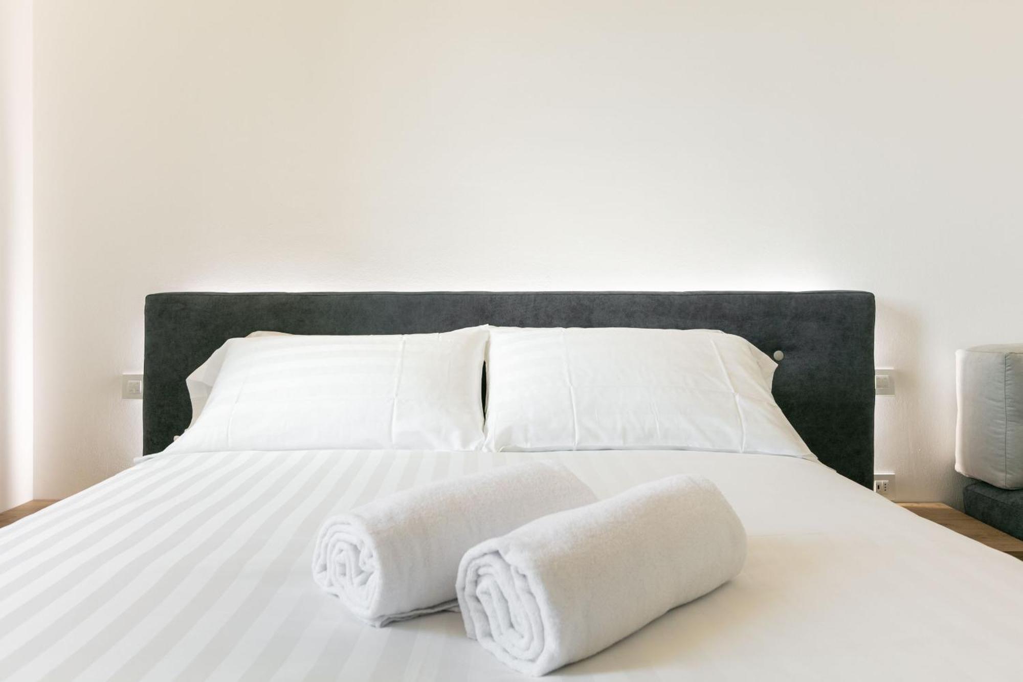 Domus Cavour Rooms&Suites Tirano Phòng bức ảnh