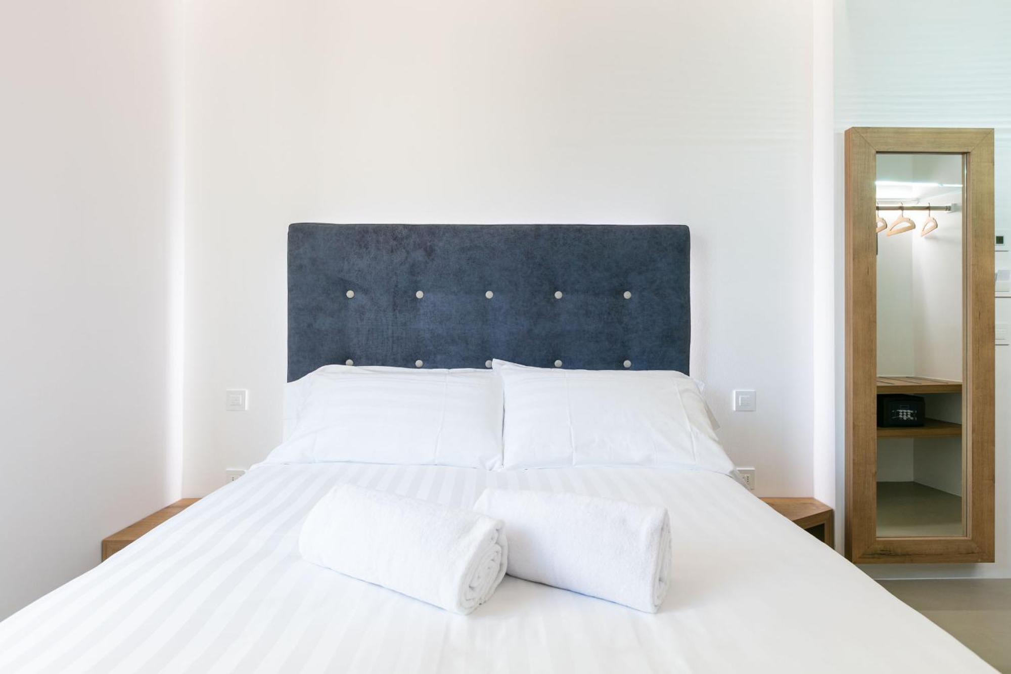 Domus Cavour Rooms&Suites Tirano Phòng bức ảnh