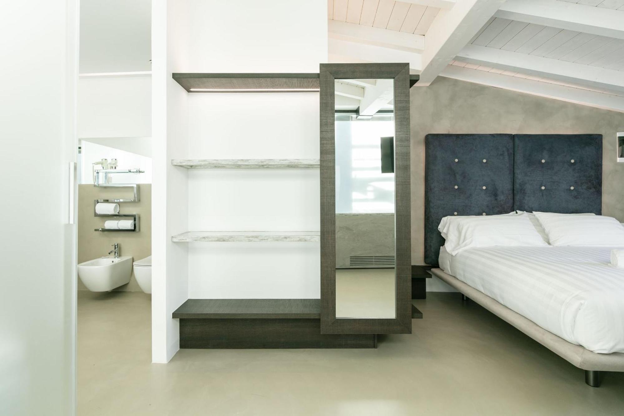 Domus Cavour Rooms&Suites Tirano Phòng bức ảnh